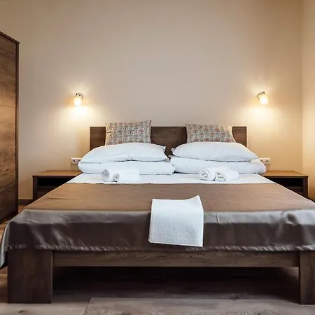 Varerdo Vendeghaz * Kisgyor